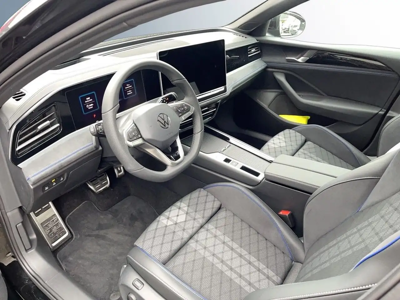Volkswagen Passat R-Line 1,5 l eHybrid OPF 130 kW ( AHK Nav 10