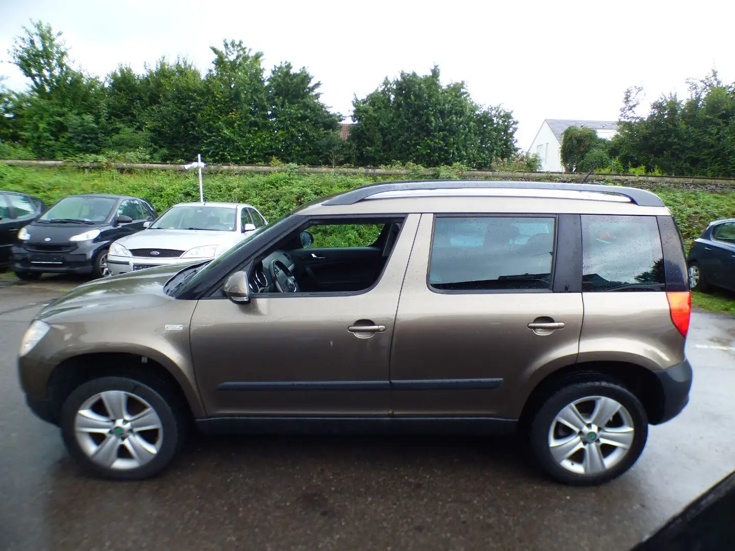 Skoda Yeti Ambition 4x4 *AHK*KLIMA*PDC* Braun - 2