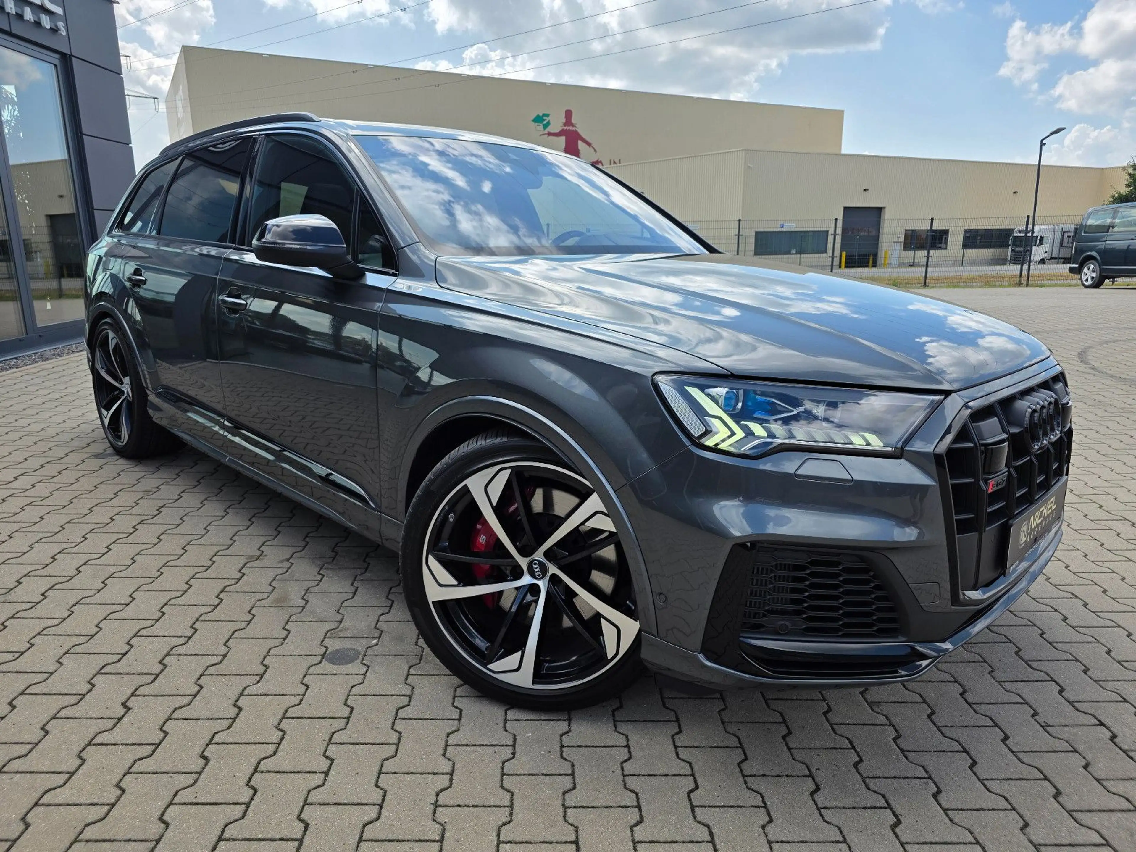 Audi SQ7 4.0 TDI quattro*HuD*7-Sitze*Matrix*Pano*AHK* — photo 9