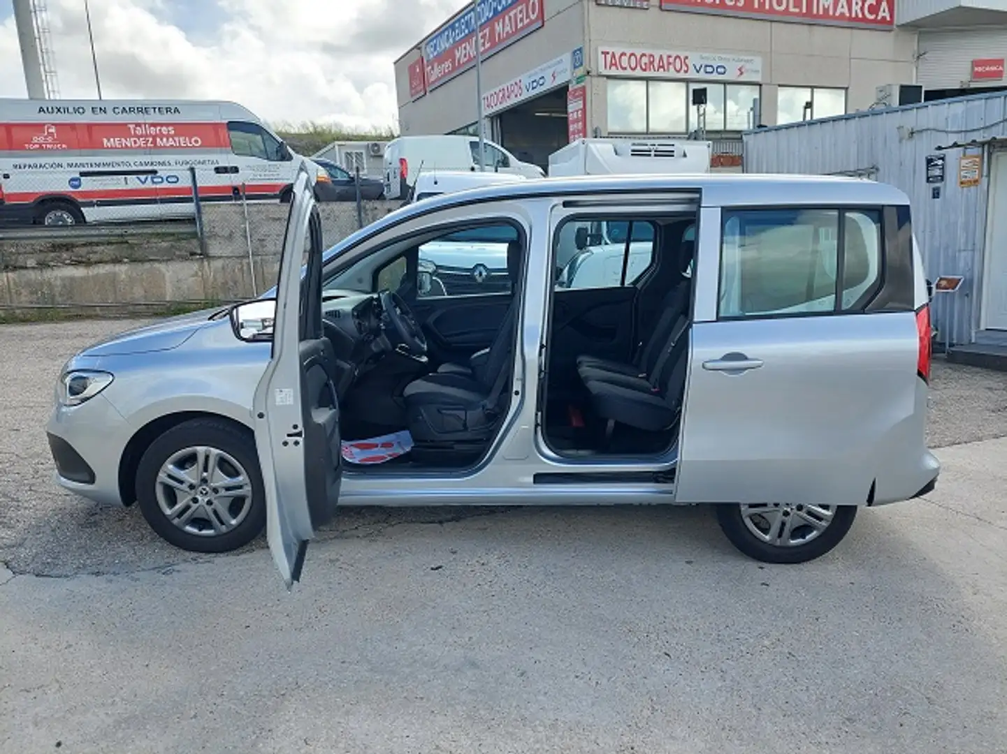 Mercedes-Benz Citan Tourer 110CDI Base Zilver - 2