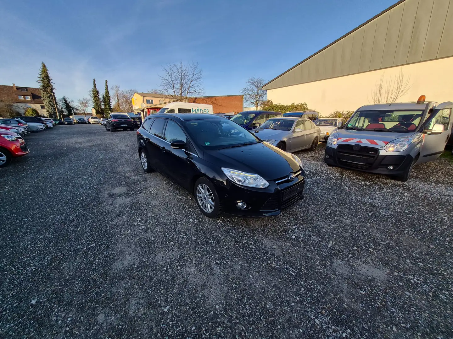 Ford Focus Titanium XENON AHK SHZ TÜV 8/27 Zwart - 2