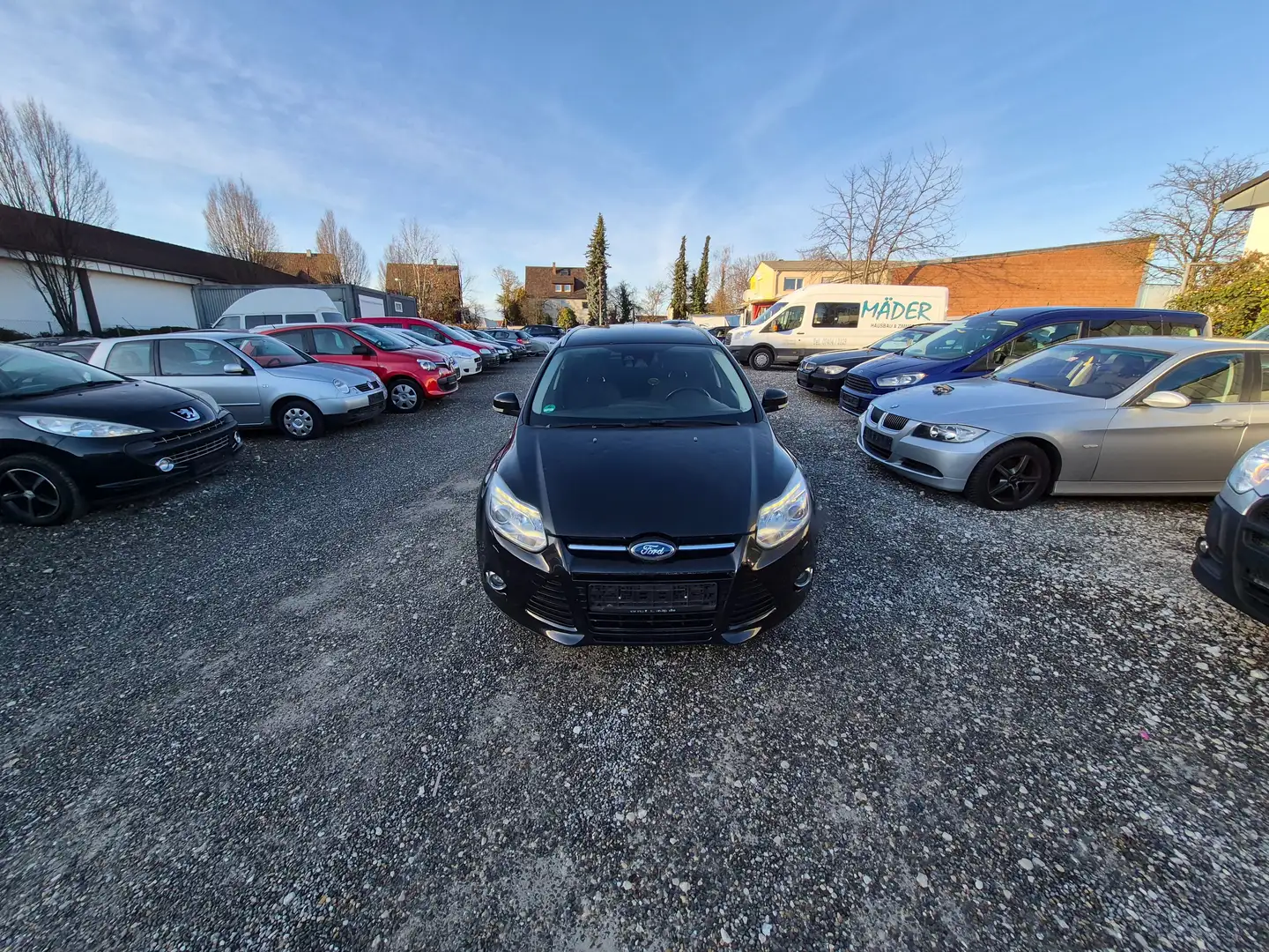 Ford Focus Titanium XENON AHK SHZ TÜV 8/27 Zwart - 1