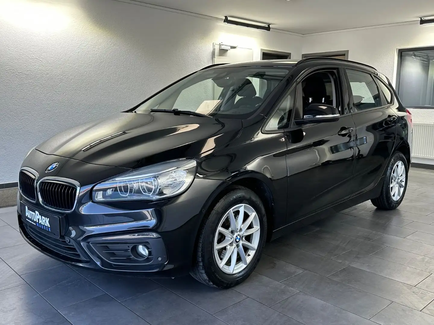 BMW 218 Active Tourer 218 d Advantage AHK*PDC*LED*Navi Zwart - 2