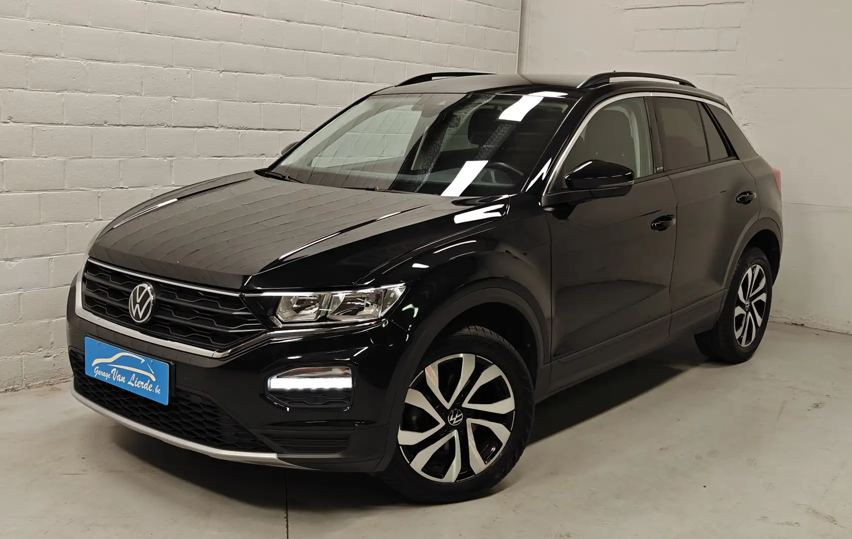 Volkswagen T-Roc 1.0 TSI OPF ACTIVE - Trekhaak-Apple Carplay-Camera Zwart - 1