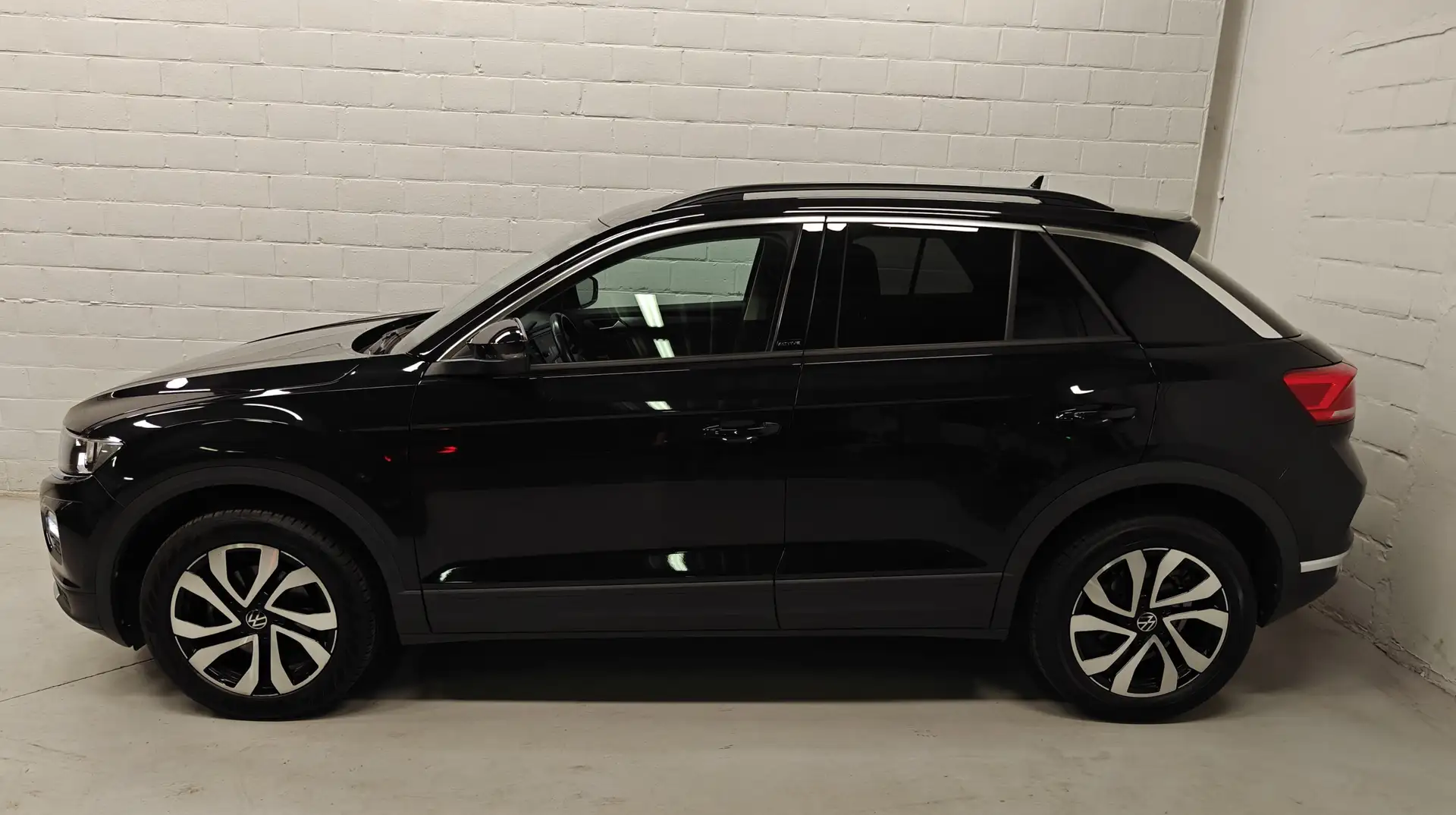 Volkswagen T-Roc 1.0 TSI OPF ACTIVE - Trekhaak-Apple Carplay-Camera Zwart - 2