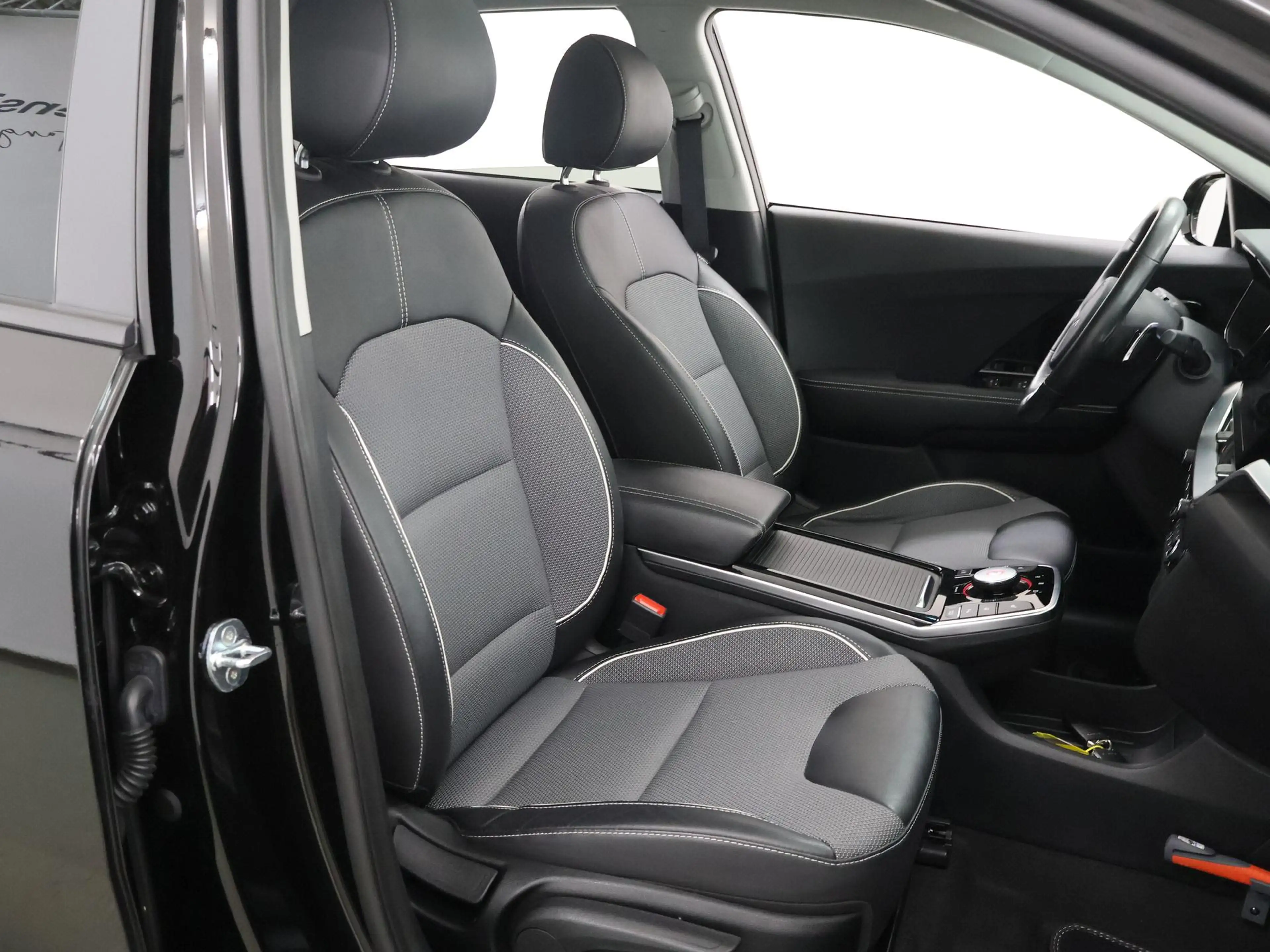 Kia e-Niro DynamicPlusLine 64 kWh | Panoramadak | Stoel/Stuur — photo 10
