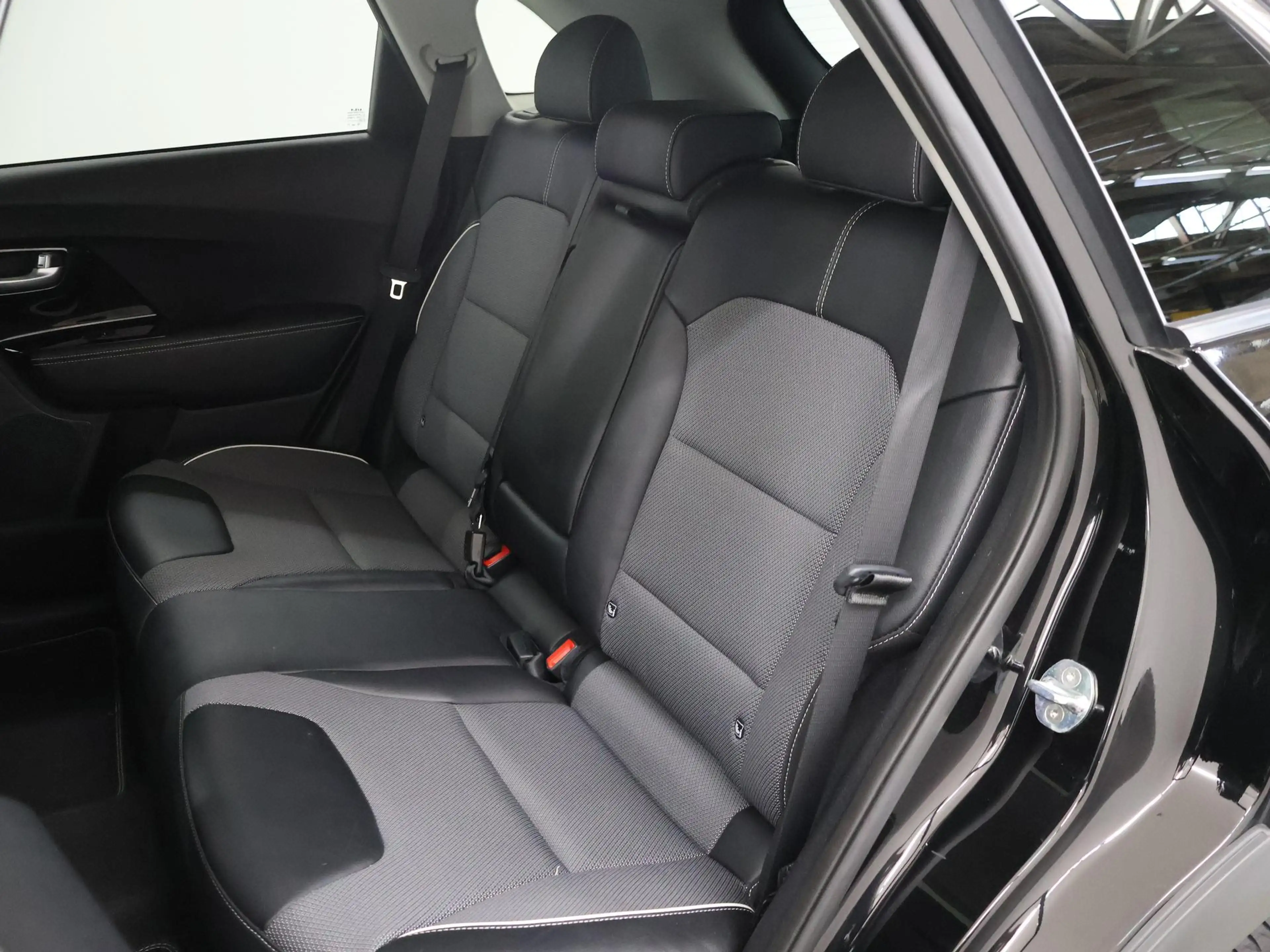 Kia e-Niro DynamicPlusLine 64 kWh | Panoramadak | Stoel/Stuur — photo 11