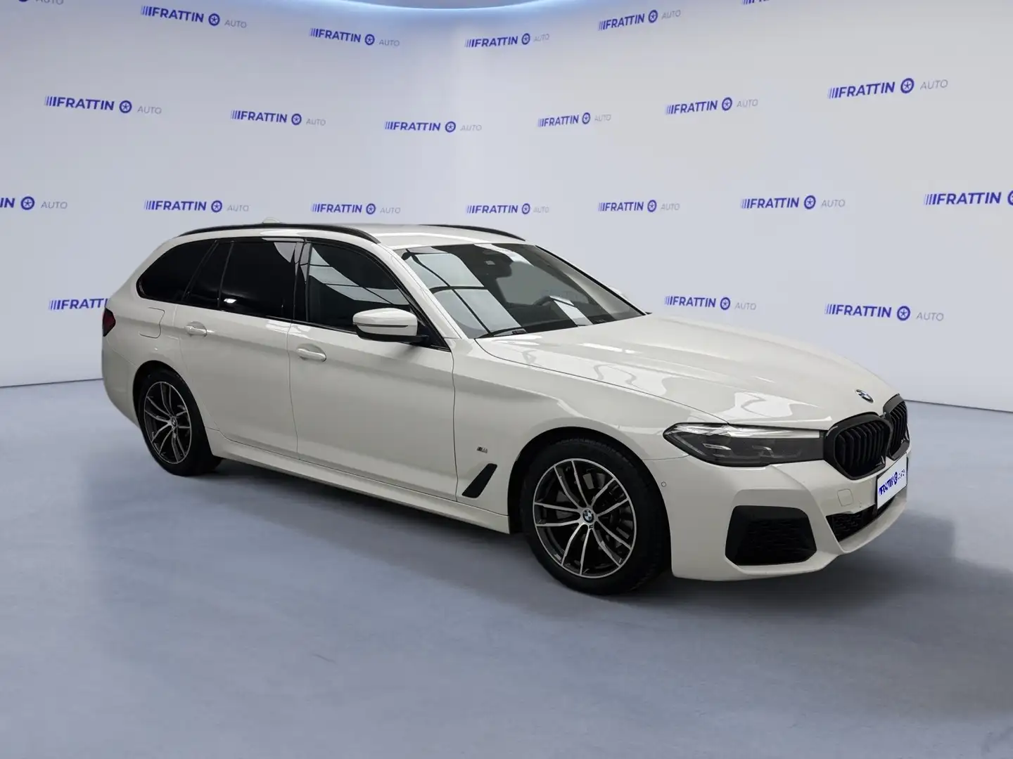 BMW 520 520d 48V xDrive Touring Msport Bianco - 2