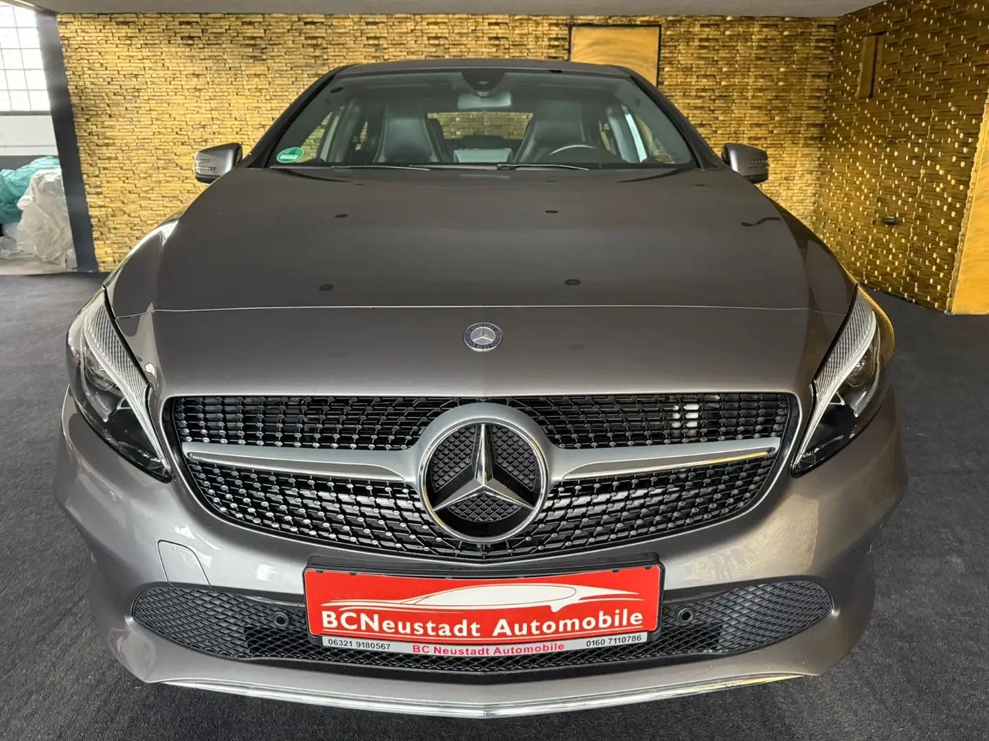 Mercedes-Benz A 180 Urban Kamera / Navi Grau - 2