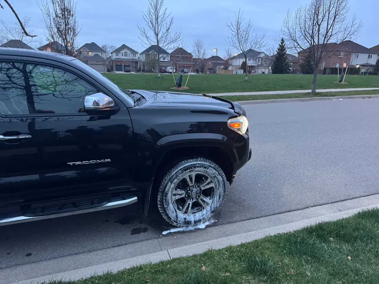 Toyota Tacoma снимка Toyota Tacoma