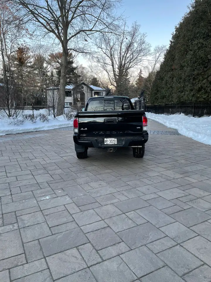 Toyota Tacoma снимка Toyota Tacoma