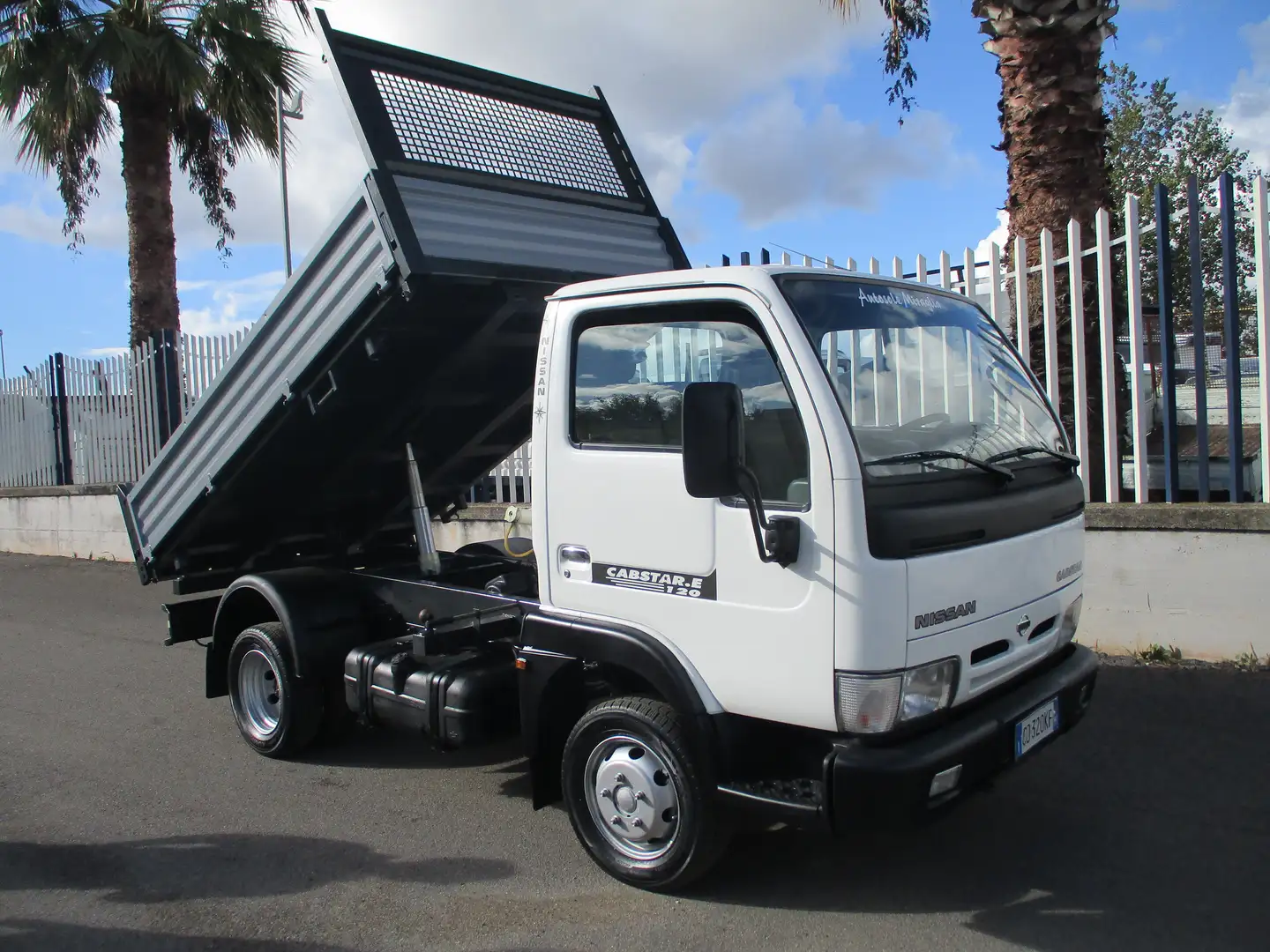 Nissan Cabstar 3000 120CV RIBALTBILE TRILATERALE **PERFETTO** Alb - 1