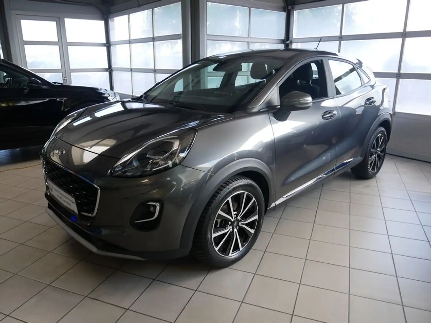 Ford Puma Titanium Grau - 1