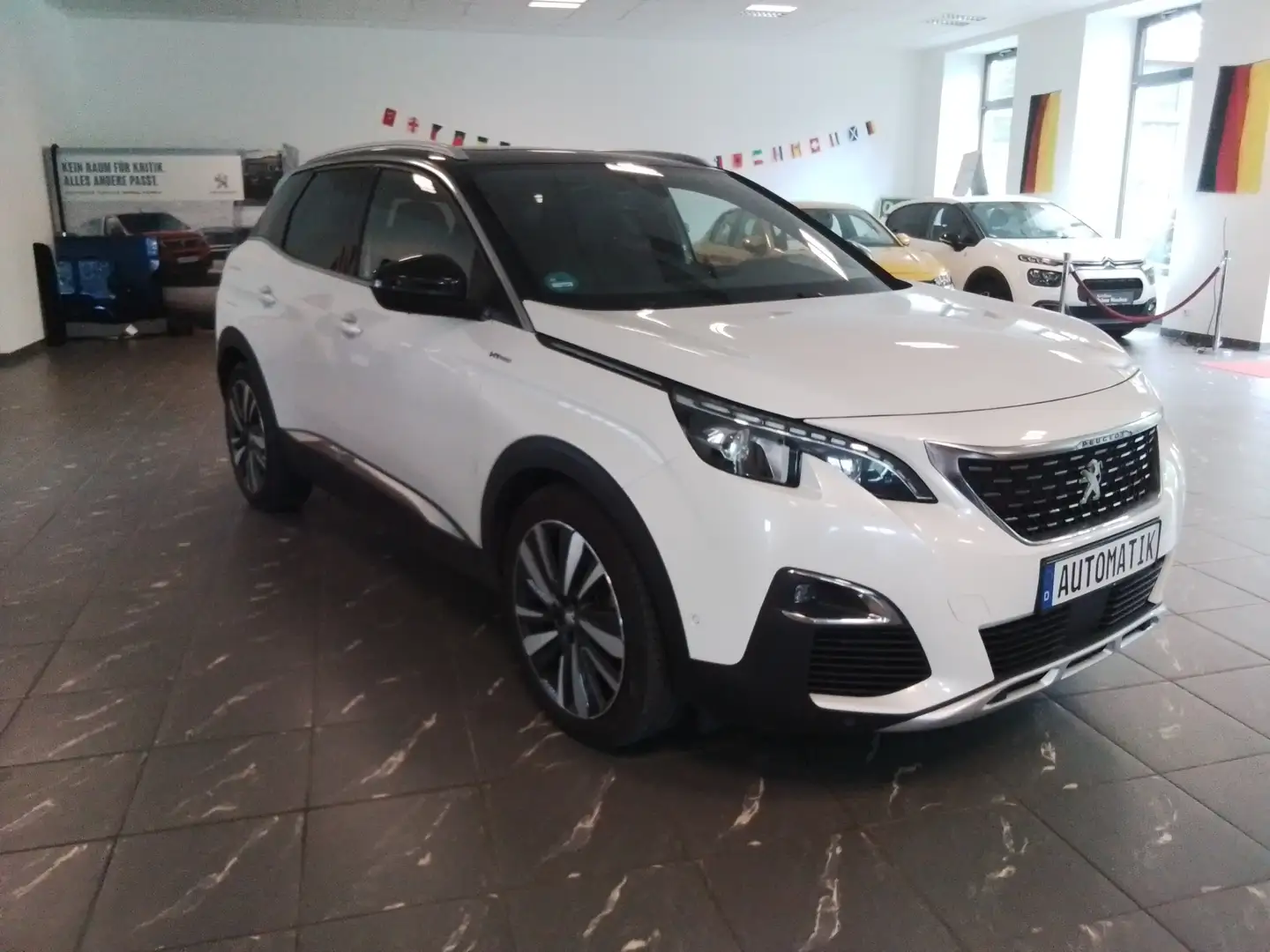 Peugeot 3008 Hybrid 225 e-EAT8 GT Pack Weiß - 2