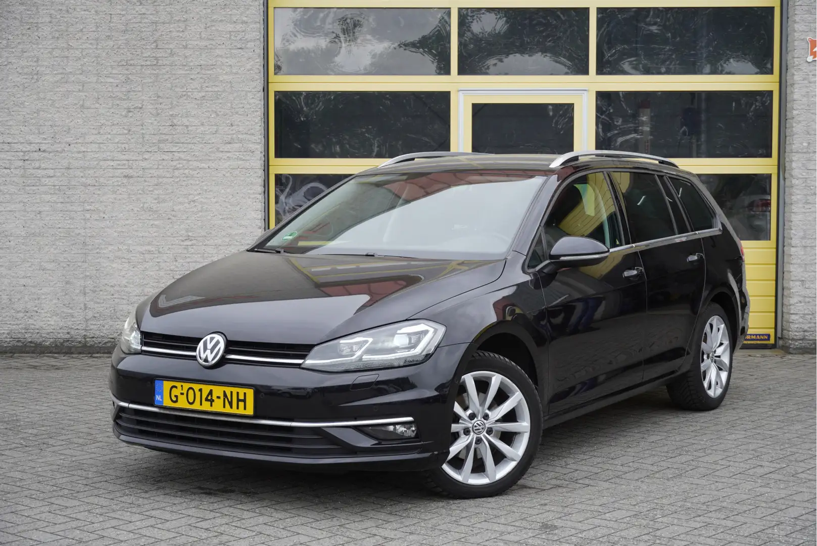 Volkswagen Golf Variant 1.5 TSI 150PK Automaat Highline BJ2019 Lmv 17" | L Zwart - 1