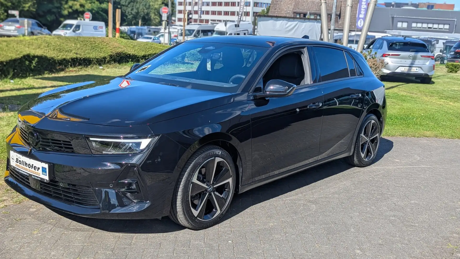 Opel Astra GS AT/NAVI/SHZ+LHZ/PDC vo+hi+360Cam Schwarz - 1