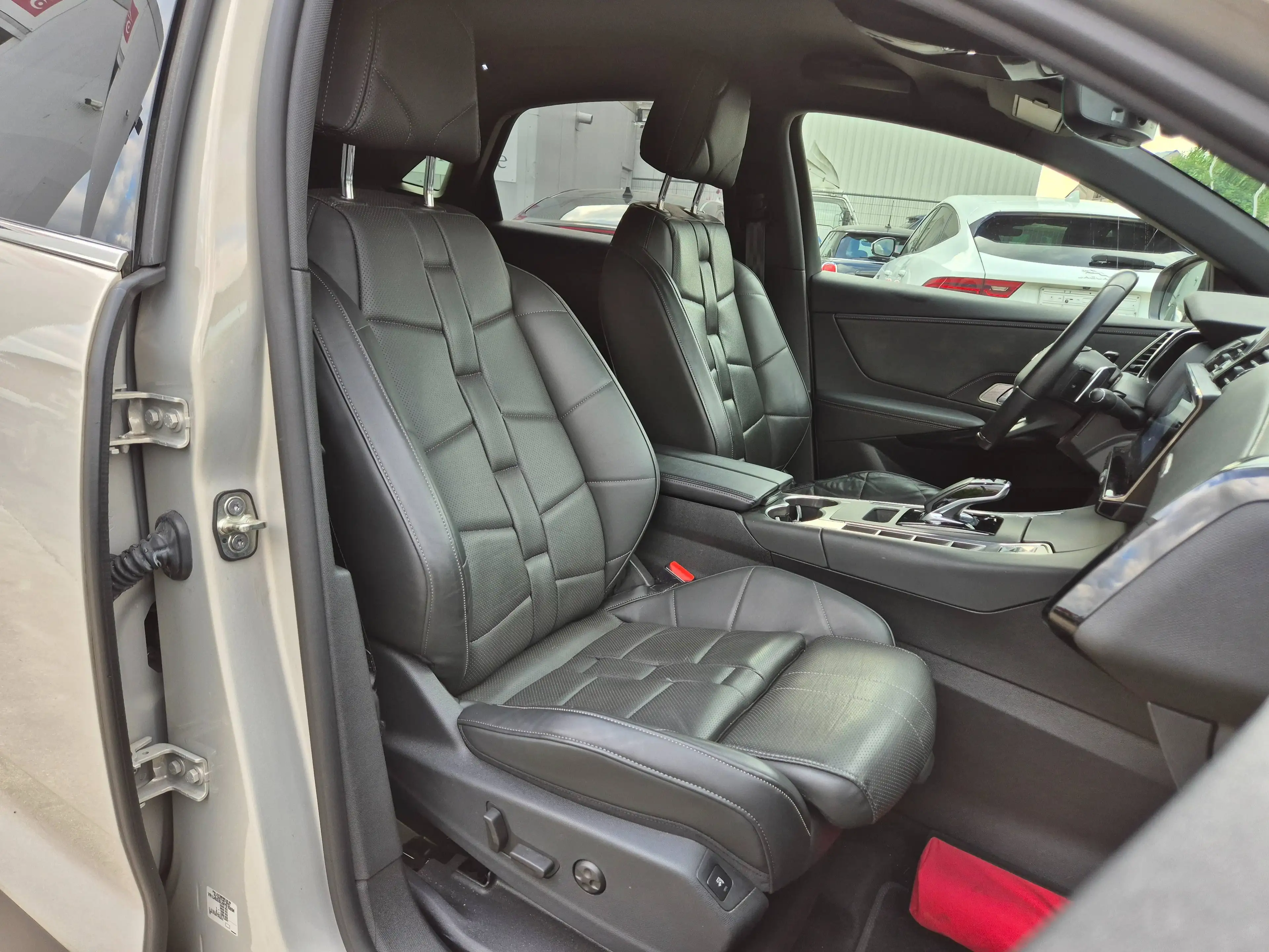 DS Automobiles DS 7 Crossback PHEV 1.6 E-TENSE / HYBRID / 4WD / RIVOLI / 4x4 — photo 14