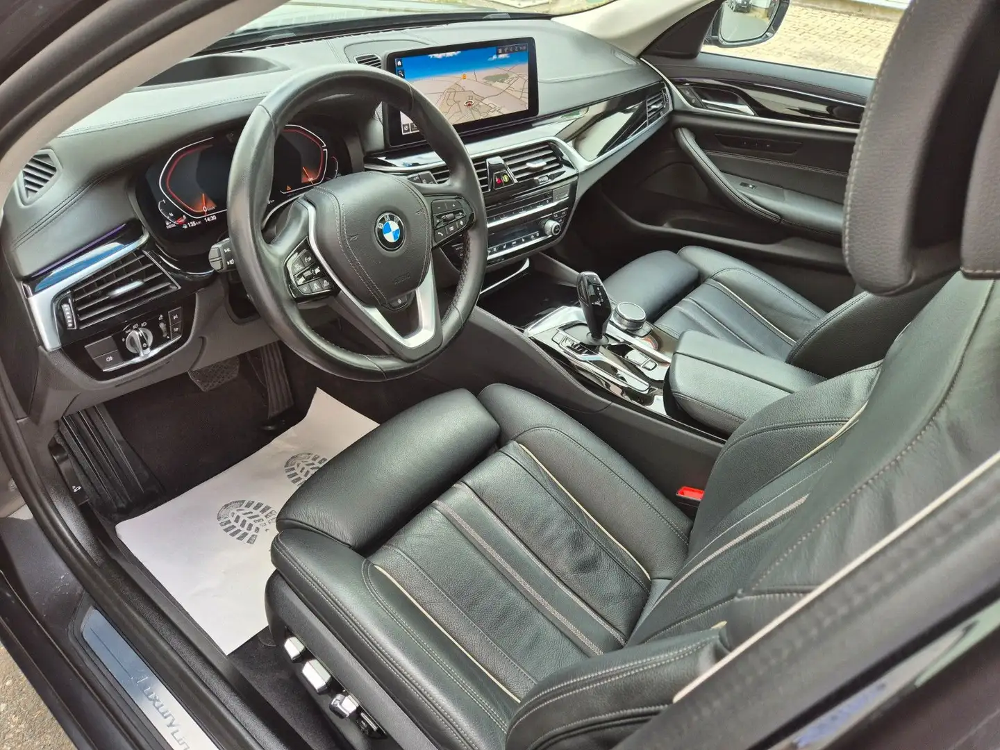 BMW 530 dA Touring Panorama Komfort Facelift Gris - 2