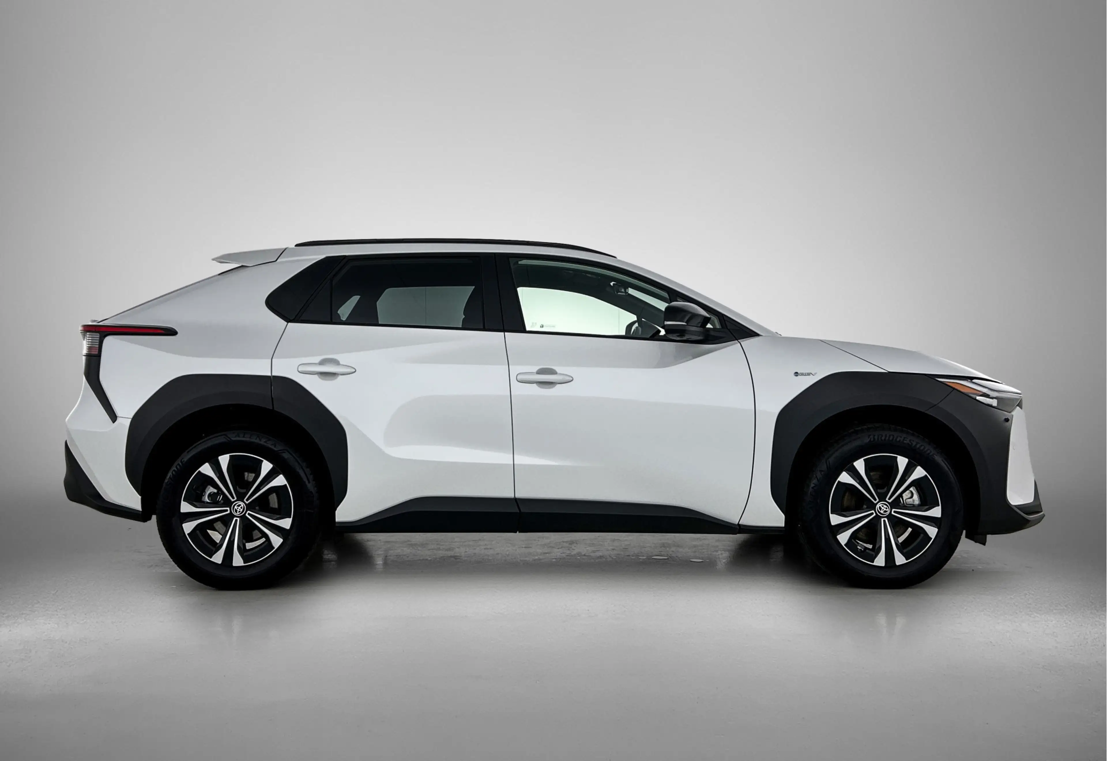 Toyota bZ4X Dynamic 71 kWh | extra Winterbanden met velgen | — photo 12