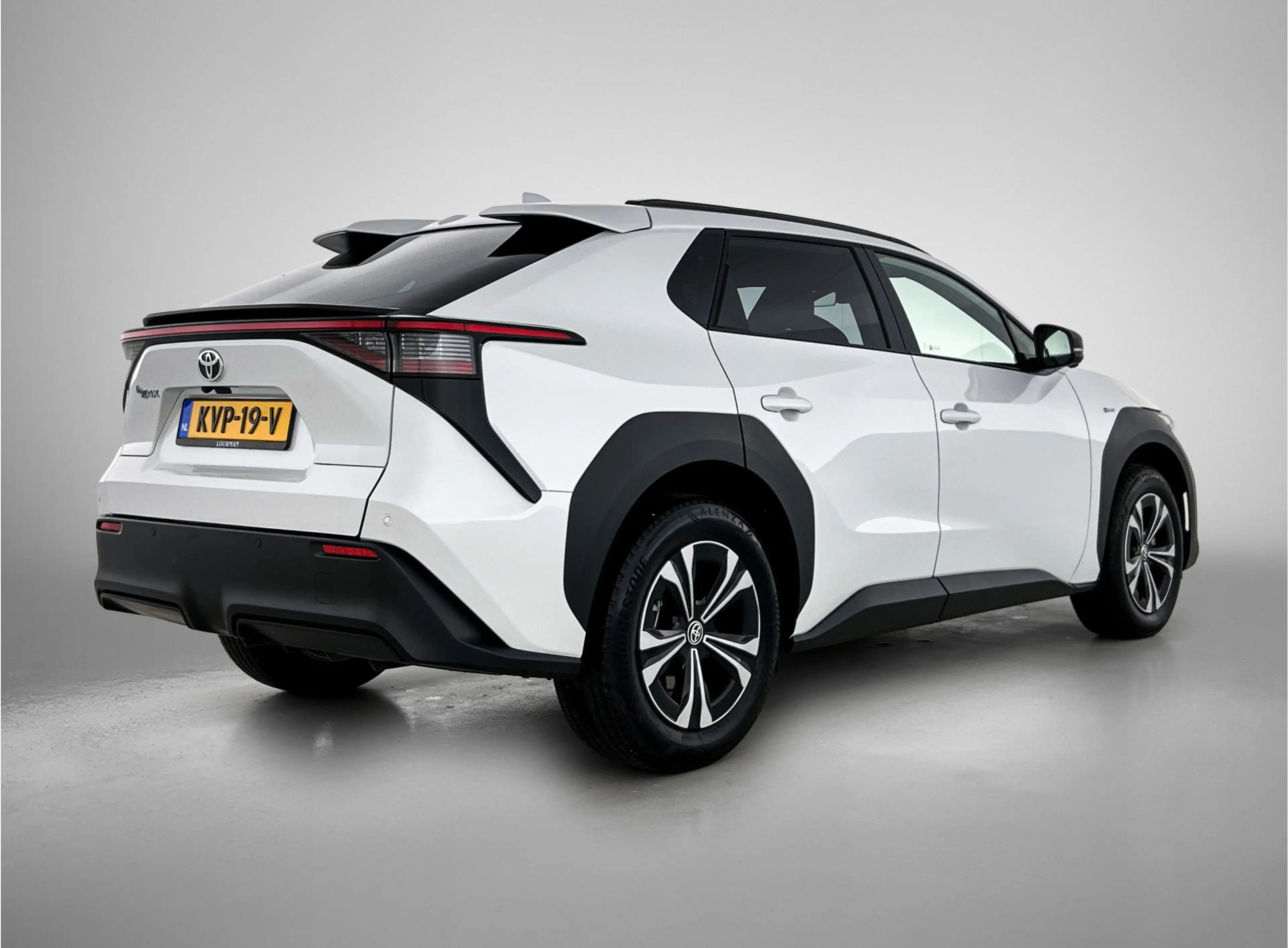 Toyota bZ4X Dynamic 71 kWh | extra Winterbanden met velgen | — photo 2