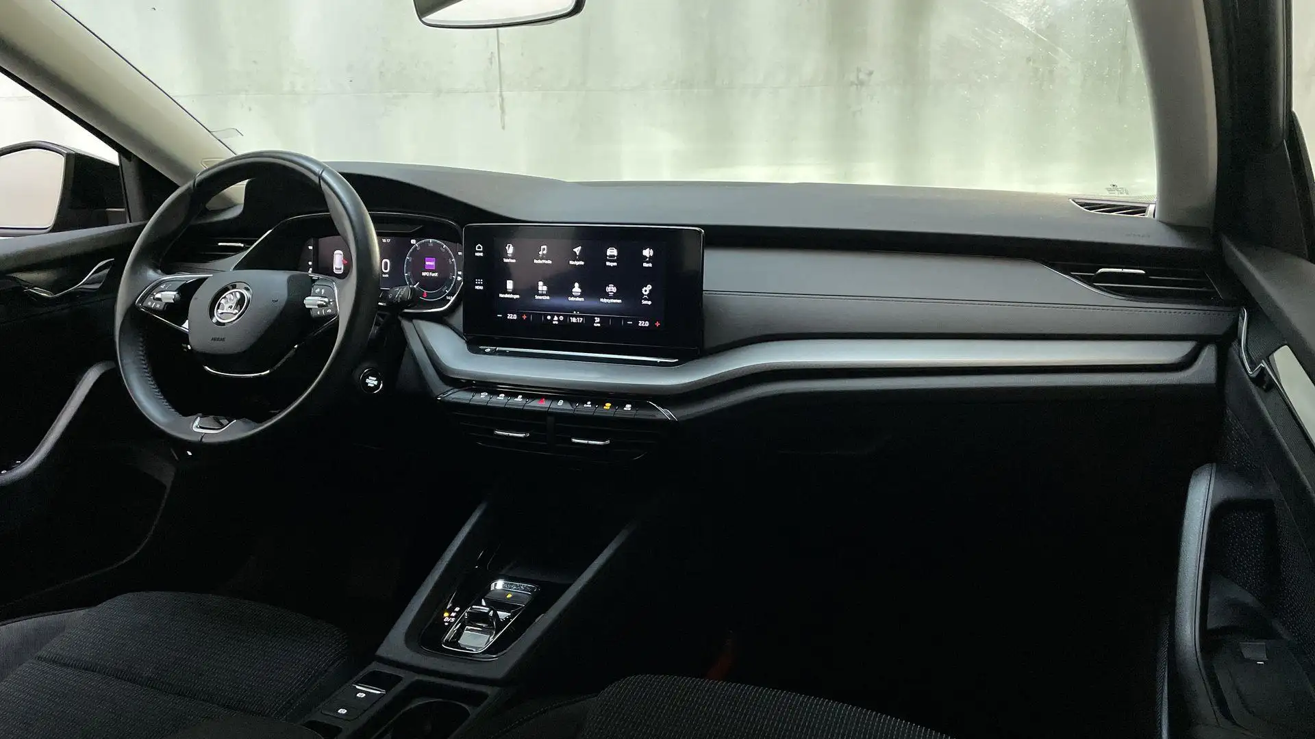 Skoda Octavia Combi 1.0 e-TSI DSG Business Edition Virtual Cockp crna - 2