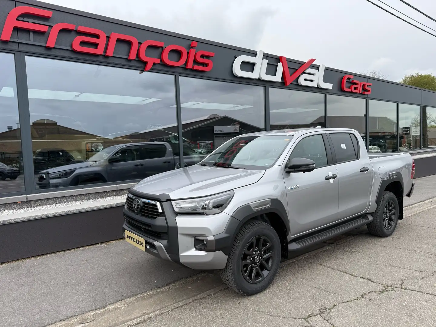 Toyota Hilux 😍INVINCIBLE DE STOCK CHEZ DUVAL🔥GRIS OU NOIR Grijs - 1