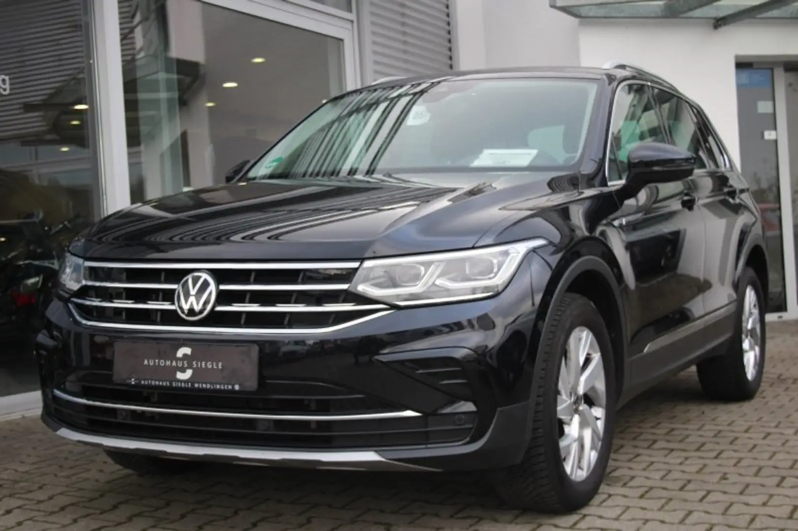 Volkswagen Tiguan 2.0 TDI Elegance 4Motion DSG Navi ACC Kamera Matr Zwart - 2