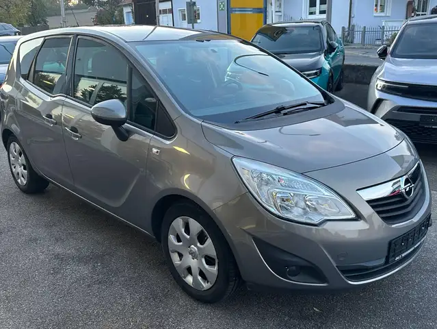 Opel Meriva Design Edition 8-fach-bereift