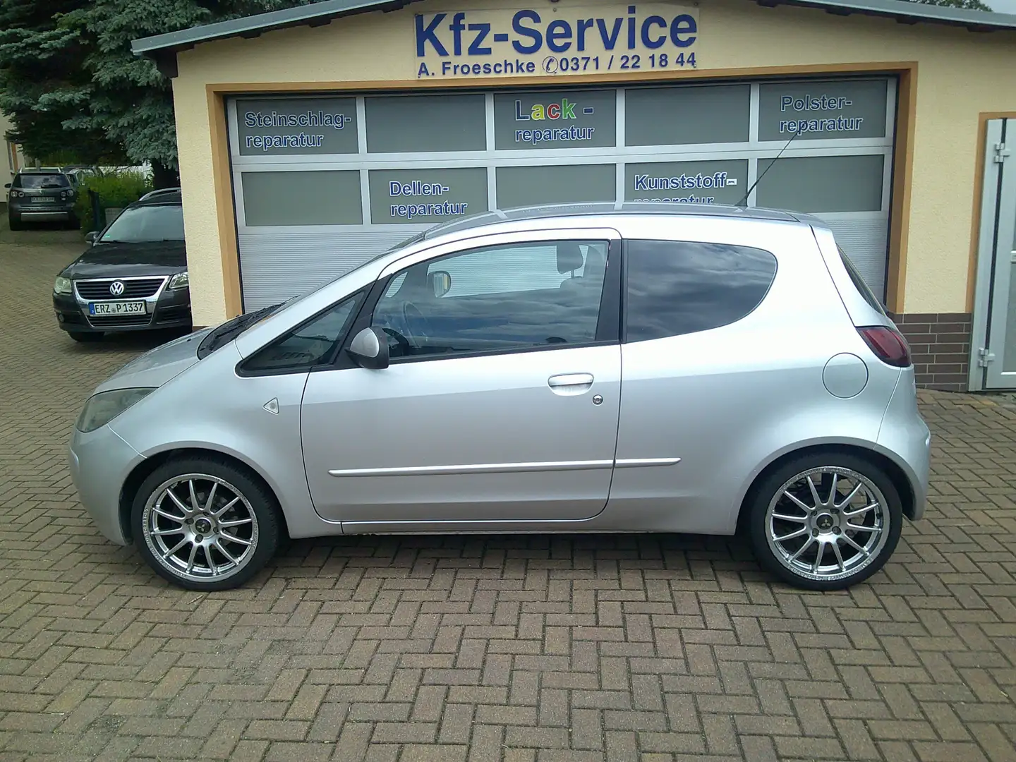Mitsubishi Colt 1.3 Young Edition  TÜV Neu Nur 50469 Kilometerr Gris - 1