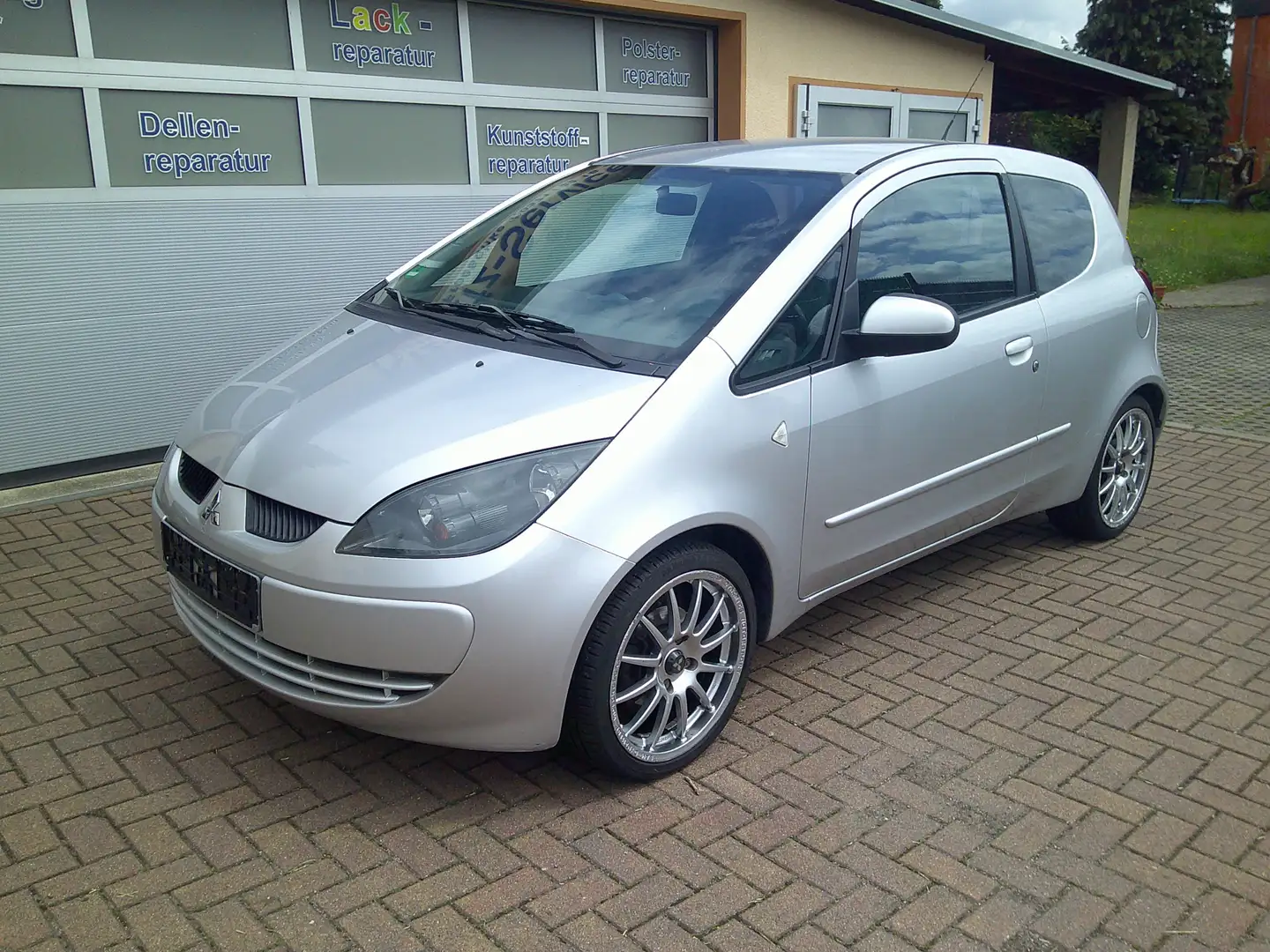 Mitsubishi Colt 1.3 Young Edition  TÜV Neu Nur 50469 Kilometerr Gris - 2