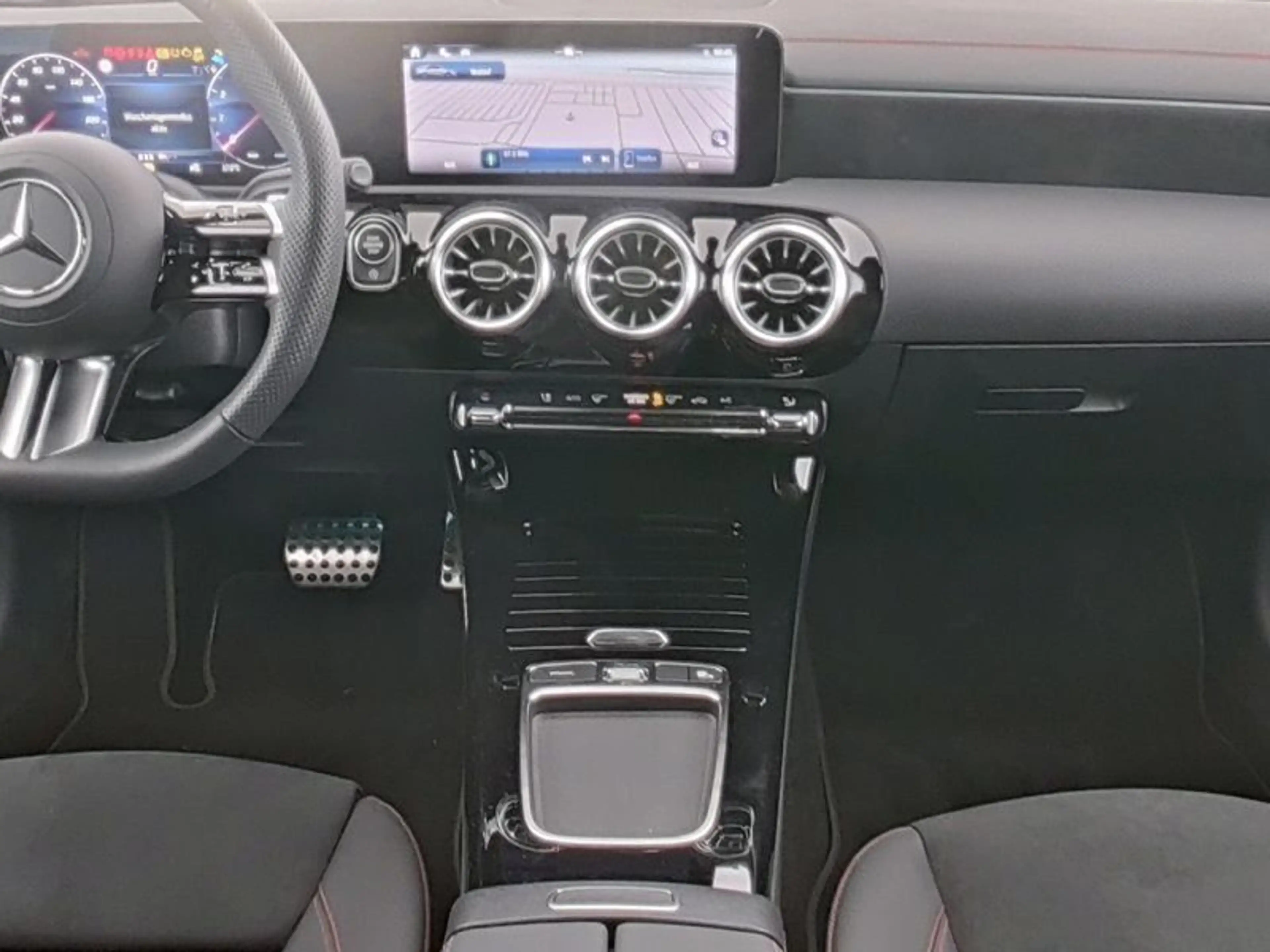 Mercedes-Benz CLA 200 AMG Night Panorama Multibeam Kamera 18" — photo 7