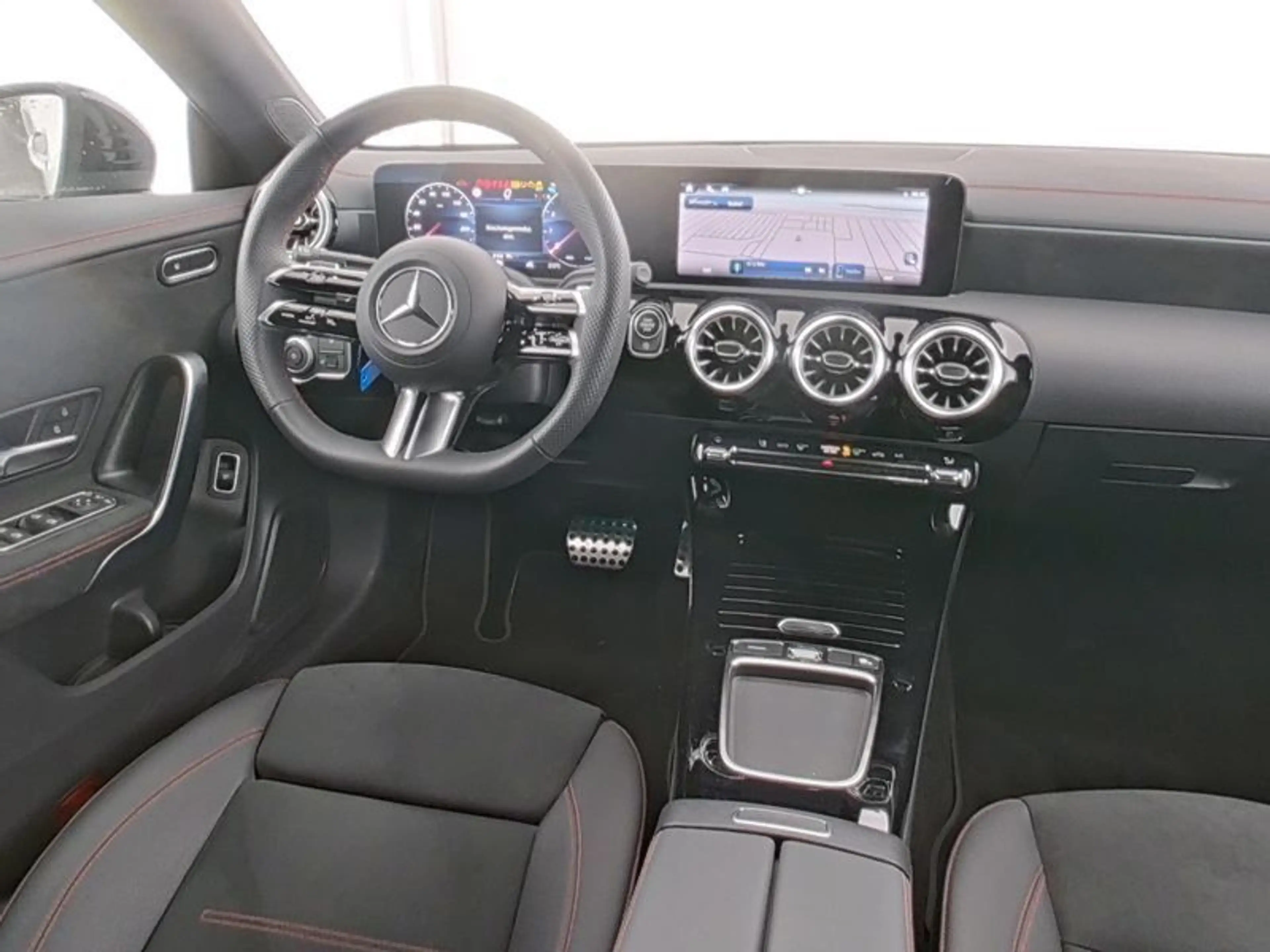 Mercedes-Benz CLA 200 AMG Night Panorama Multibeam Kamera 18" — photo 5