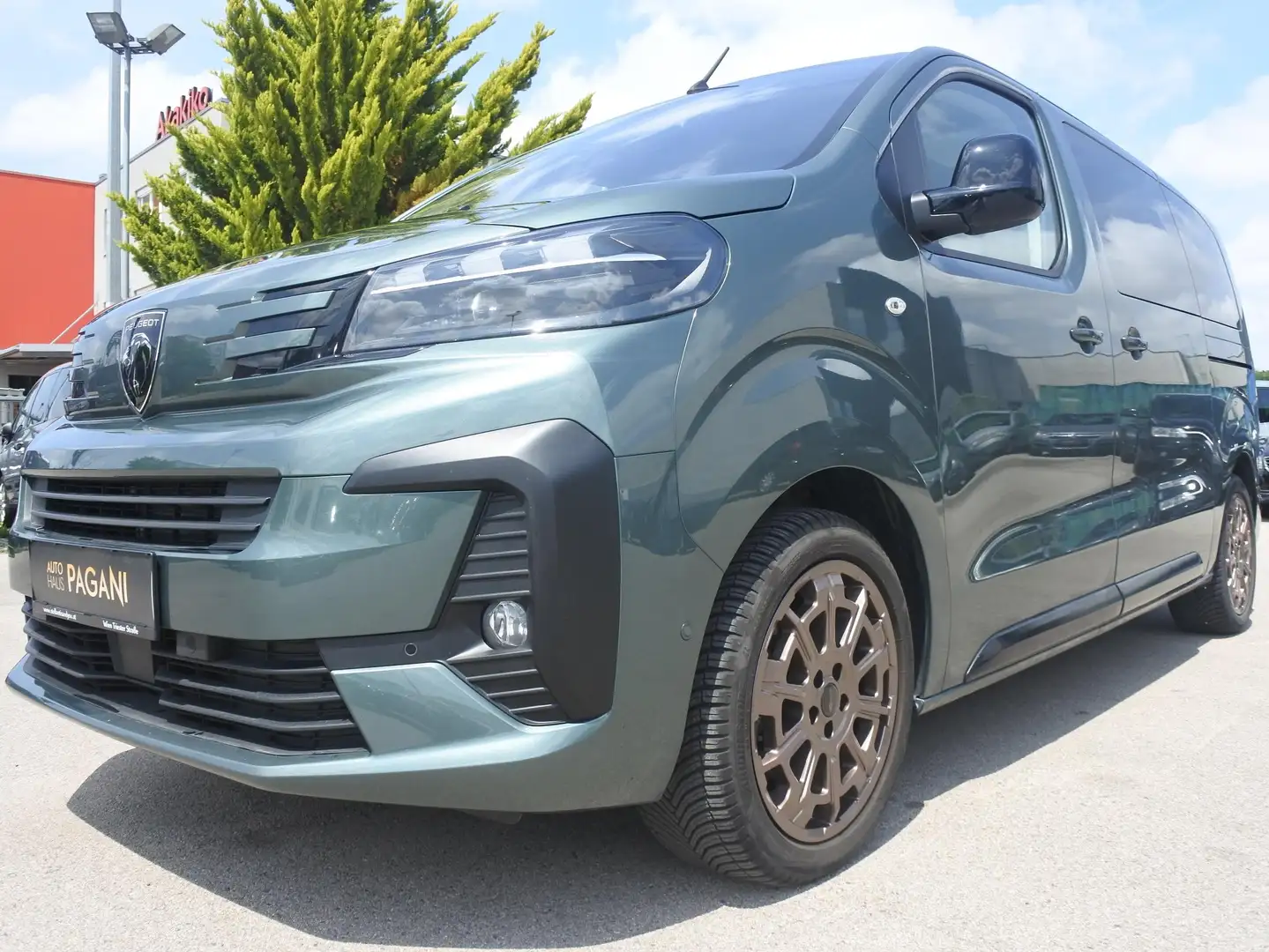 Peugeot Traveller Traveller Allure L2 BlueHDI 180 EAT8/VOLL/MWST/AHK Grün - 1