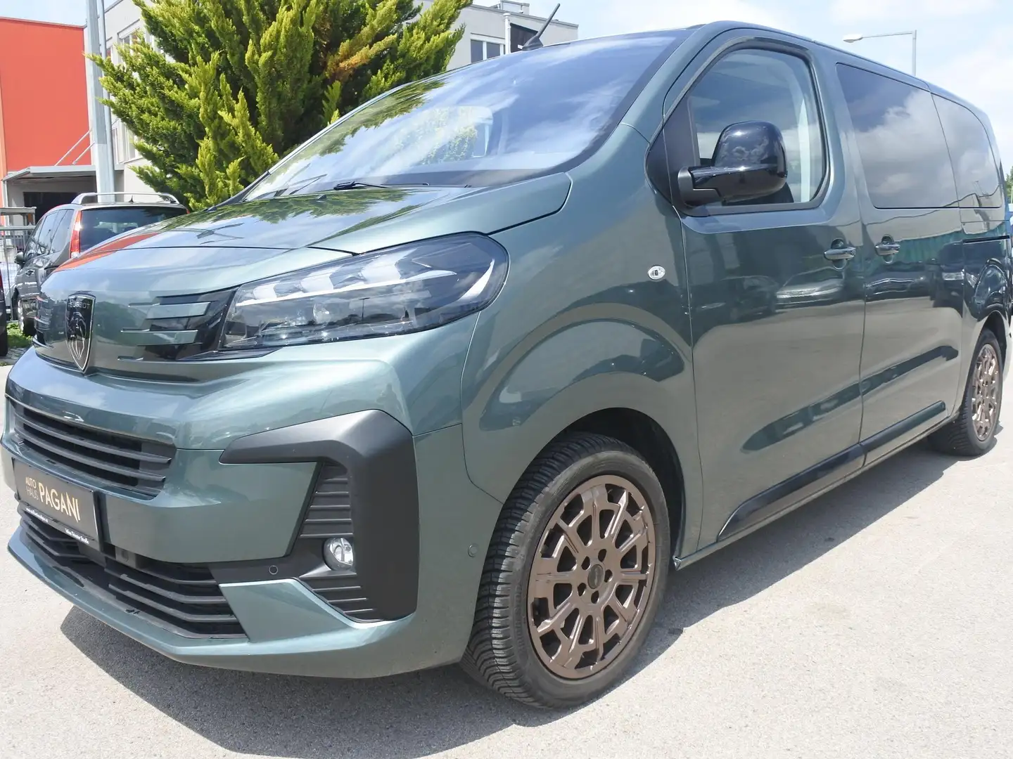 Peugeot Traveller Traveller Allure L2 BlueHDI 180 EAT8/VOLL/MWST/AHK Grün - 2