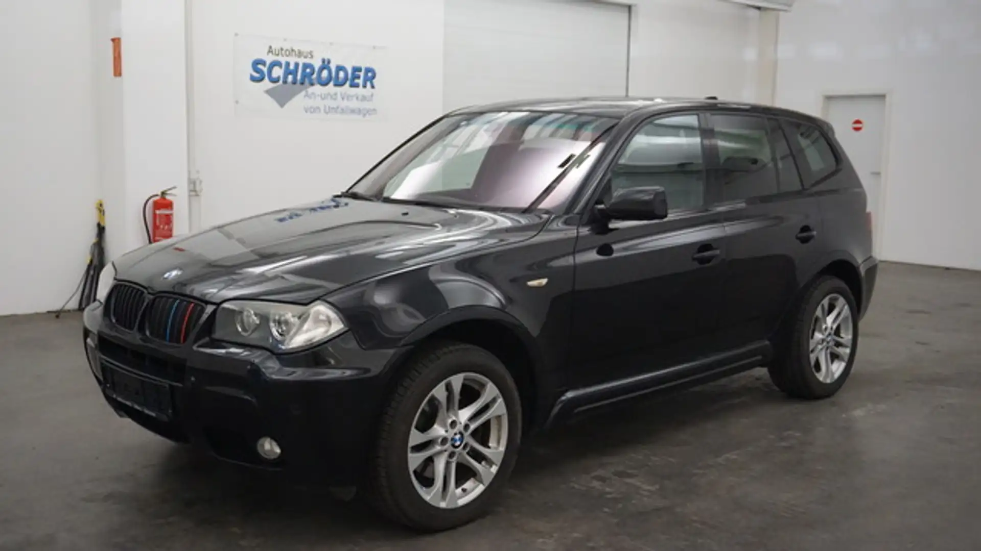 BMW X3 2.5si M-Paket Aut. xDrive *Leder*SHZ*Memory* Schwarz - 2