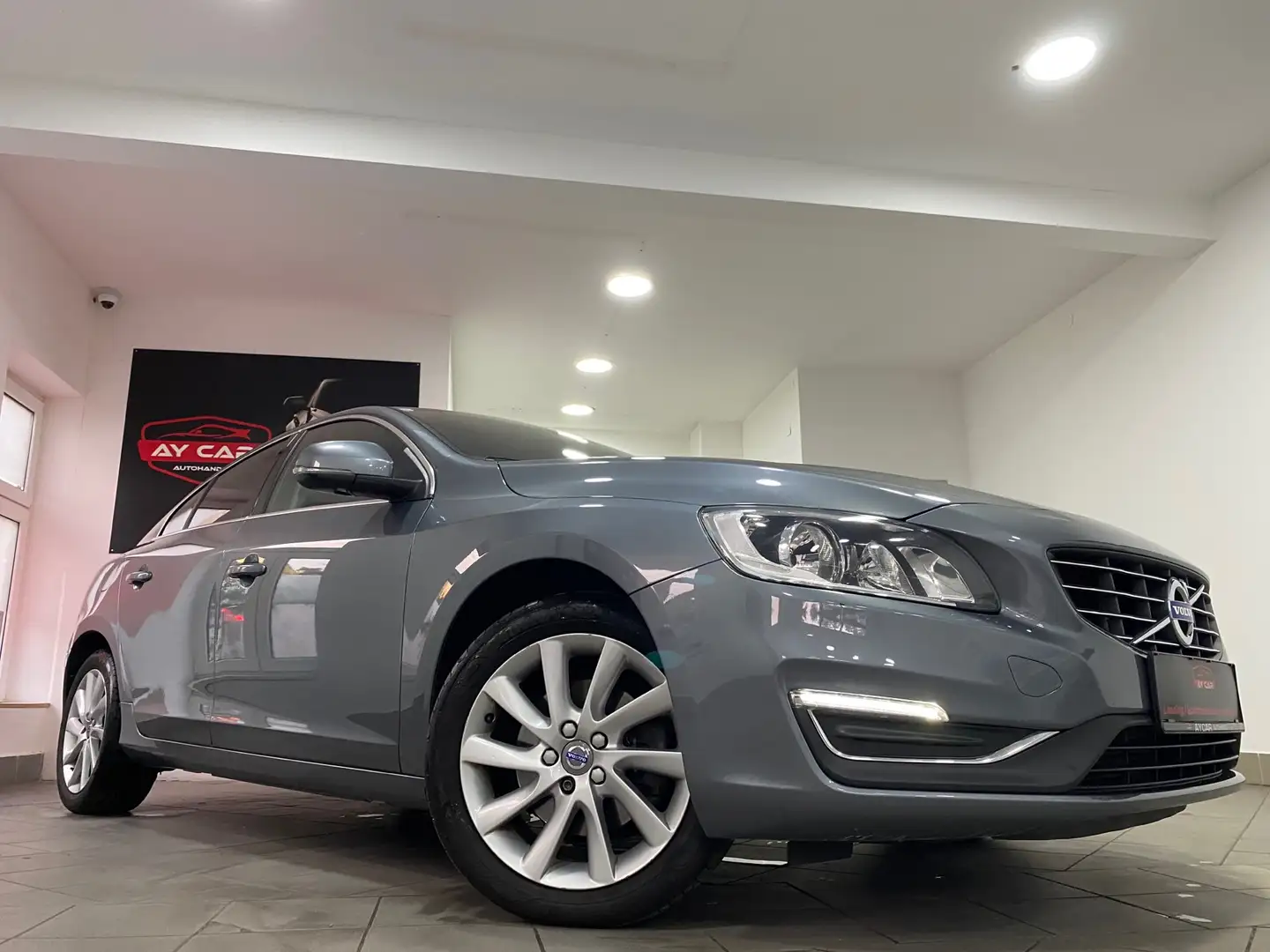 Volvo S60 Summum Lim. Сірий - 2