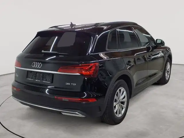 Audi Q5 view 4
