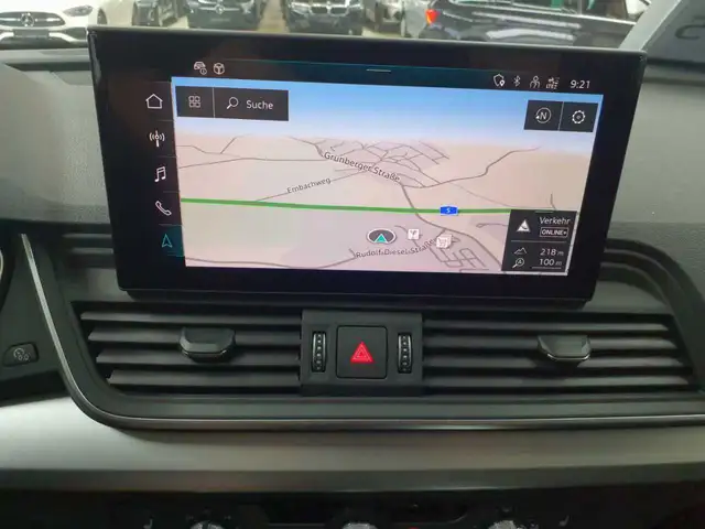 Audi Q5 view 12