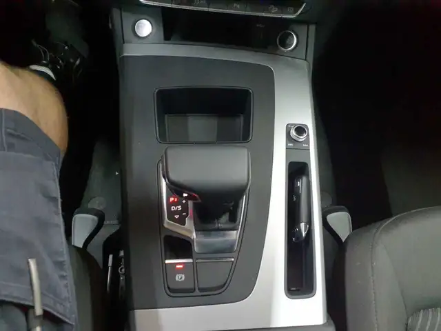 Audi Q5 view 10