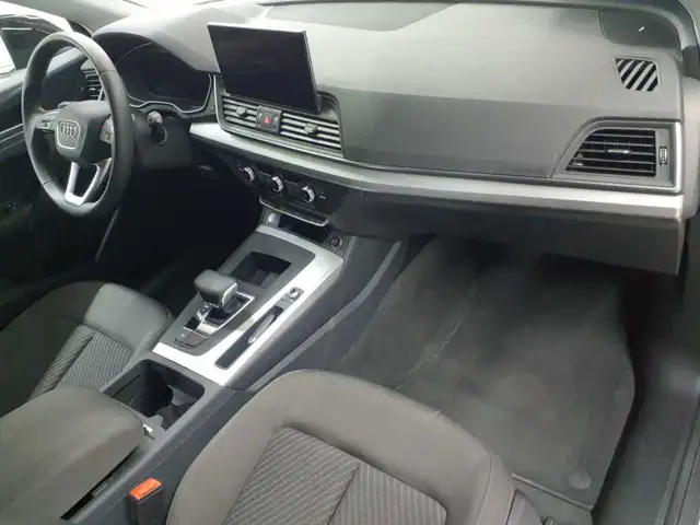 Audi Q5 view 9