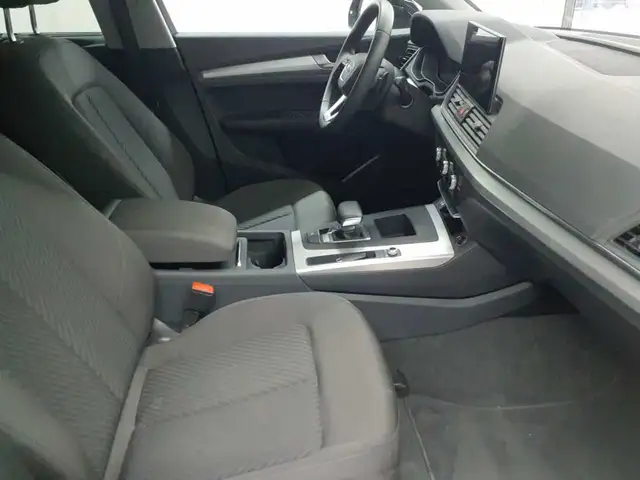 Audi Q5 view 8