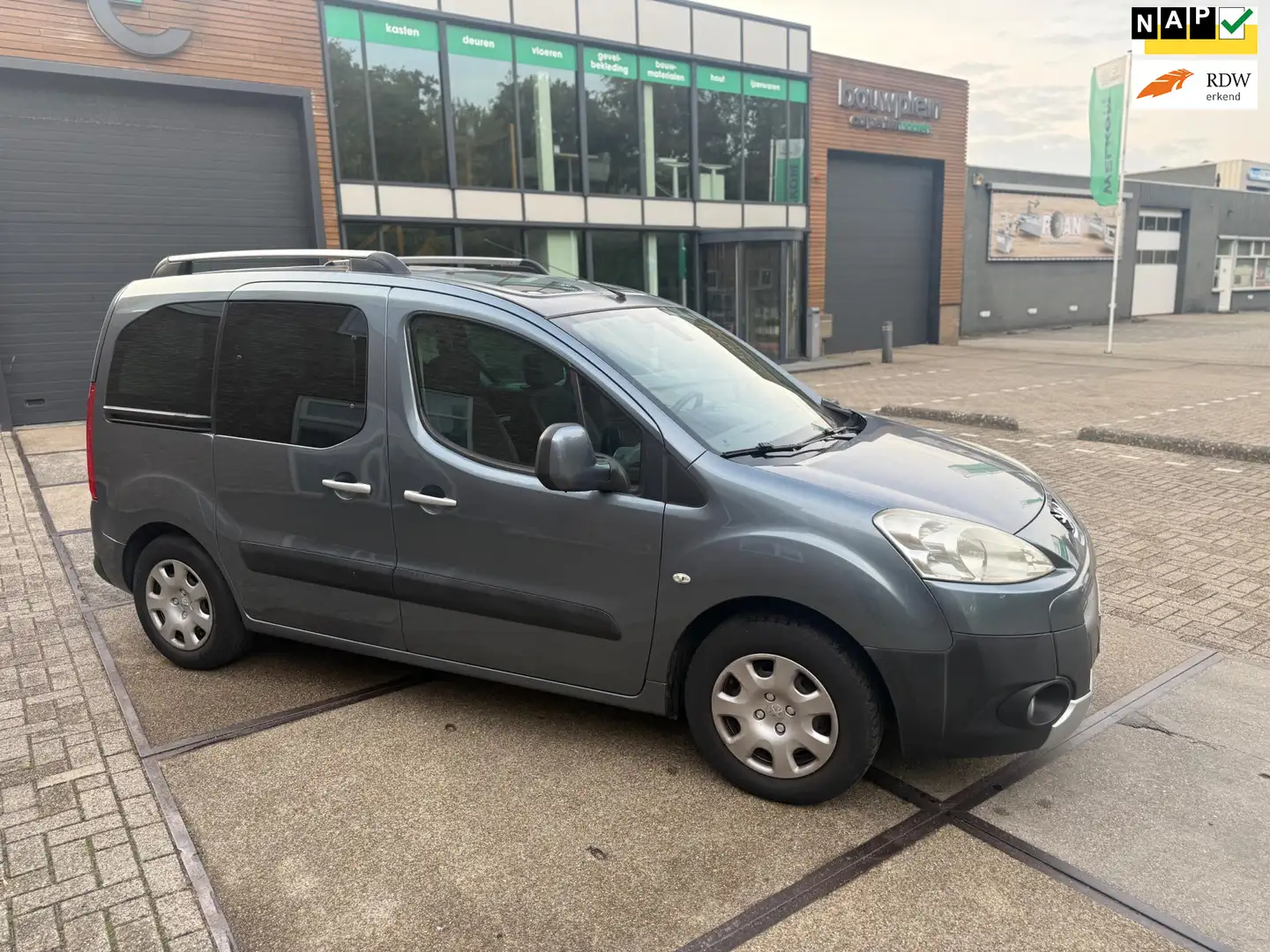 Peugeot Partner Tepee 1.6 VTi XT Style tepee family (( airo )) Gris - 1