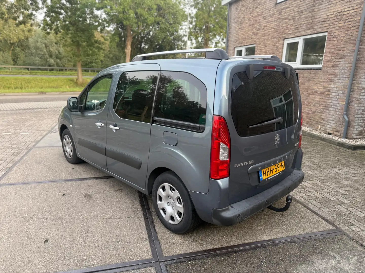Peugeot Partner Tepee 1.6 VTi XT Style tepee family (( airo )) Gris - 2
