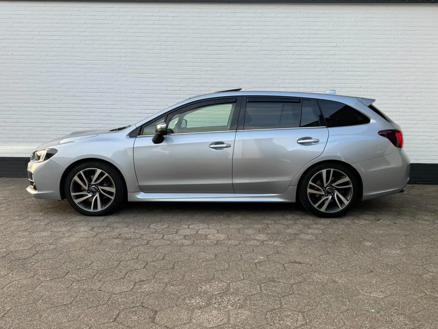 Subaru Levorg GT-S Premium SCHUIFDAK l TREKH. l DEALER l NAP Grijs - 2