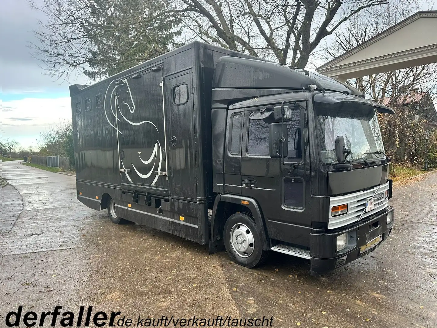 Volvo FL 408 3-4 Pferdetransporter Noir - 1