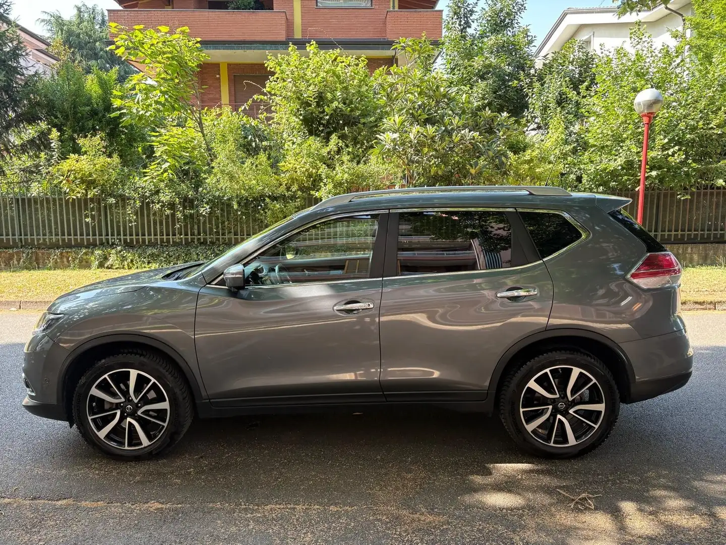 Nissan X-Trail 1.6 dCi 2WD Tekna Grigio - 2