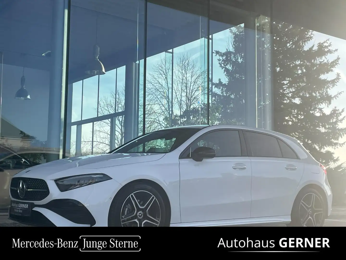 Mercedes-Benz A 180 Kompaktlimousine Österreich-Edition AMG Line Weiß - 1