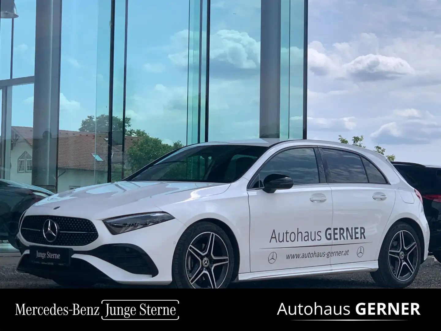 Mercedes-Benz A 180 Kompaktlimousine Österreich-Edition AMG Line Weiß - 1