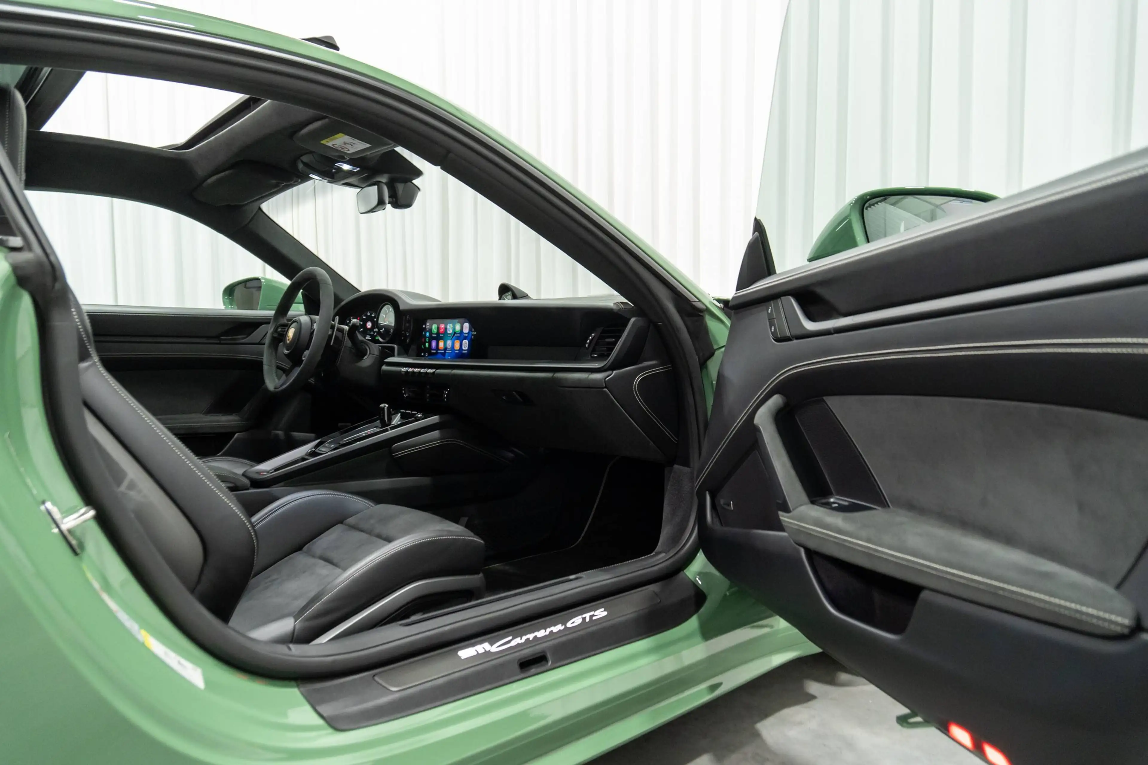 Porsche 911 992.1 Carrera GTS Coupé PTS Auratium Green Schuifdak BOSE — photo 15