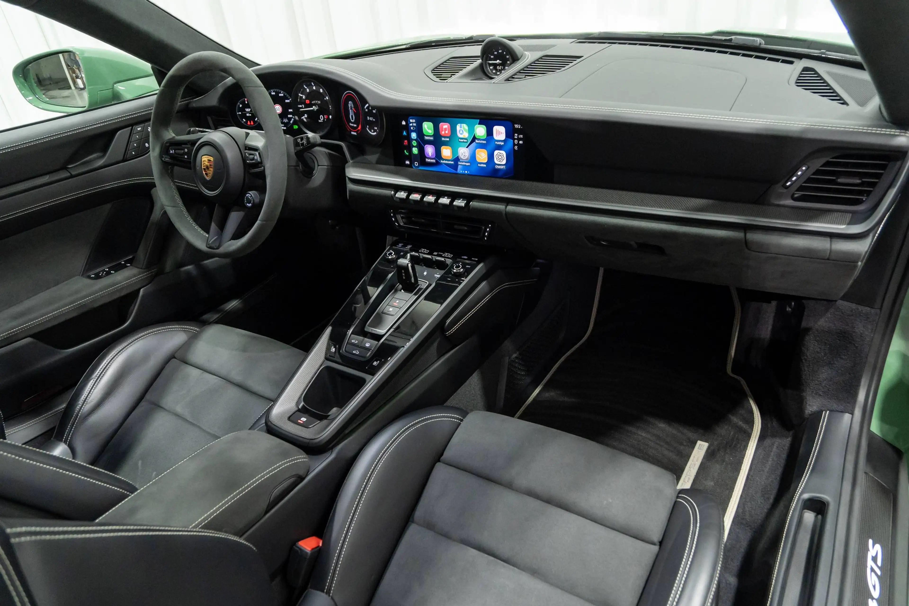 Porsche 911 992.1 Carrera GTS Coupé PTS Auratium Green Schuifdak BOSE — photo 14
